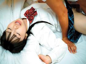 レンタル女子〇生　制服巨乳女子の秘密のバイト　サンプル画像09